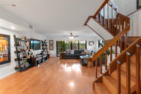 Touwnhouse à vendre à Miami, Floride: 2 chambres, 167.22 m2 № 1845470 - photo 8