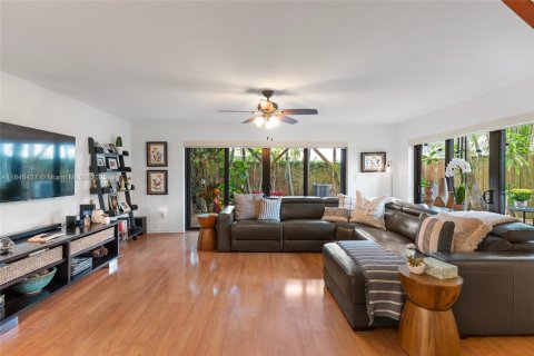 Touwnhouse à vendre à Miami, Floride: 2 chambres, 167.22 m2 № 1845470 - photo 11