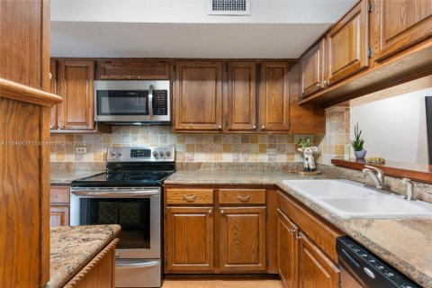 Touwnhouse à vendre à Miami, Floride: 2 chambres, 167.22 m2 № 1845470 - photo 19