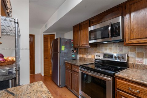 Touwnhouse à vendre à Miami, Floride: 2 chambres, 167.22 m2 № 1845470 - photo 20