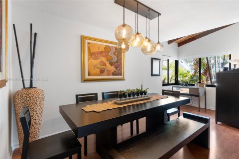 Touwnhouse à vendre à Miami, Floride: 2 chambres, 167.22 m2 № 1845470 - photo 16