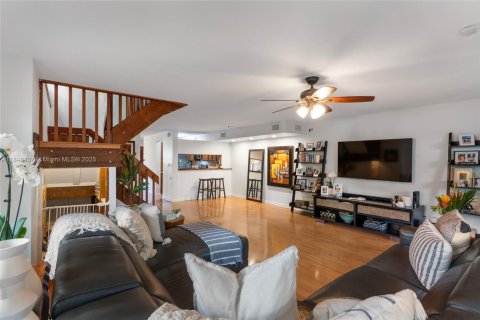 Touwnhouse à vendre à Miami, Floride: 2 chambres, 167.22 m2 № 1845470 - photo 14