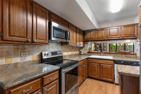 Touwnhouse à vendre à Miami, Floride: 2 chambres, 167.22 m2 № 1845470 - photo 3