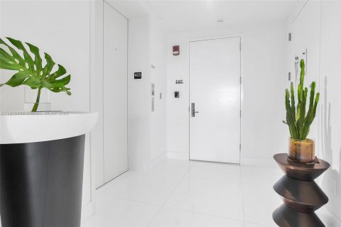 Condo in Key Biscayne, Florida, 2 bedrooms № 2039704 - photo 16