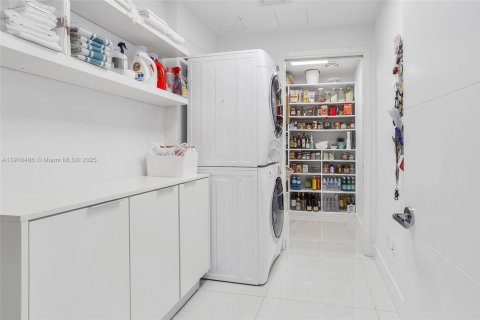 Condo in Key Biscayne, Florida, 2 bedrooms № 2039704 - photo 10