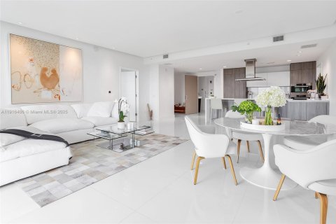 Condo in Key Biscayne, Florida, 2 bedrooms № 2039704 - photo 3