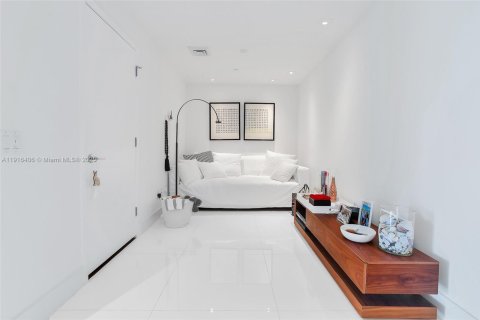 Condo in Key Biscayne, Florida, 2 bedrooms № 2039704 - photo 9