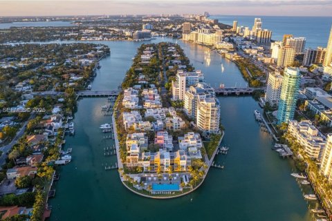Condo à Miami Beach, Floride, 3 chambres  № 2039549