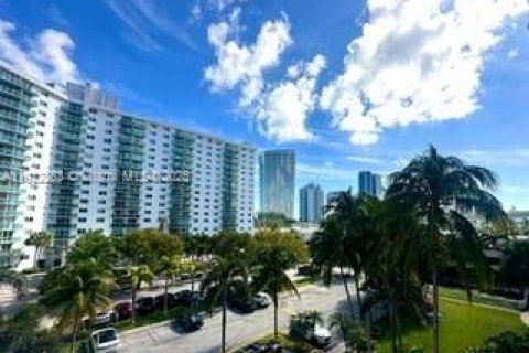Condo à Sunny Isles Beach, Floride, 1 chambre  № 2039196