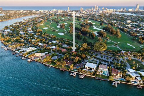 House in Miami Beach, Florida 4 bedrooms, 248.98 sq.m. № 1994672 - photo 5