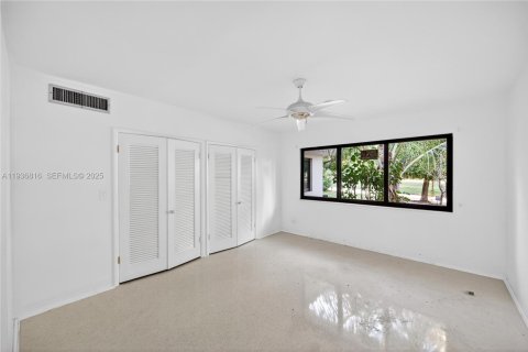 House in Miami Beach, Florida 4 bedrooms, 248.98 sq.m. № 1994672 - photo 12