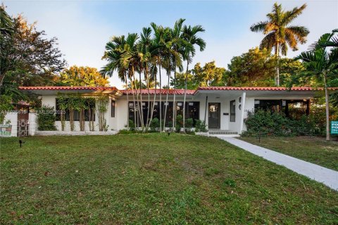 House in Miami Beach, Florida 4 bedrooms, 248.98 sq.m. № 1994672 - photo 25