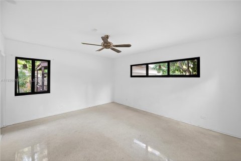 House in Miami Beach, Florida 4 bedrooms, 248.98 sq.m. № 1994672 - photo 18