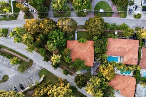 House in Miami Beach, Florida 4 bedrooms, 248.98 sq.m. № 1994672 - photo 3