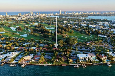 House in Miami Beach, Florida 4 bedrooms, 248.98 sq.m. № 1994672 - photo 1