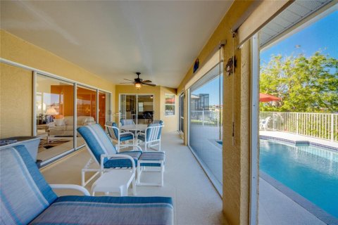 House in Cape Coral, Florida 3 bedrooms, 179.49 sq.m. № 1670184 - photo 23