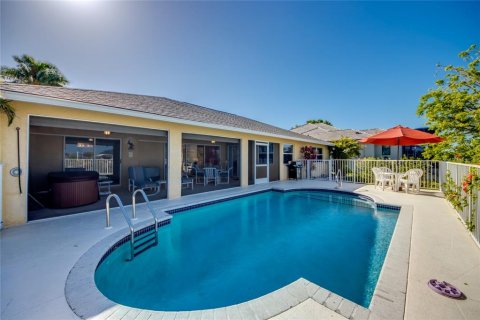 House in Cape Coral, Florida 3 bedrooms, 179.49 sq.m. № 1670184 - photo 5