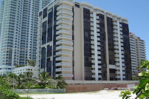 Copropriété à louer à Miami Beach, Floride: 1 chambre, 139.63 m2 № 1977196 - photo 1