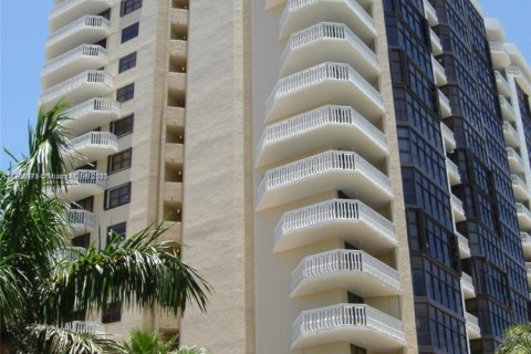 Copropriété à louer à Miami Beach, Floride: 1 chambre, 139.63 m2 № 1977196 - photo 2