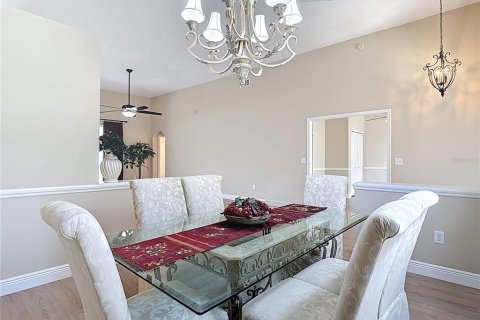 House in Wesley Chapel, Florida 4 bedrooms, 186.27 sq.m. № 1887116 - photo 9