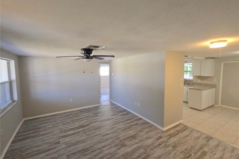 Villa ou maison à vendre à New Port Richey, Floride: 3 chambres, 136.38 m2 № 2433216 - photo 16