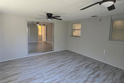 Villa ou maison à vendre à New Port Richey, Floride: 3 chambres, 136.38 m2 № 2433216 - photo 15