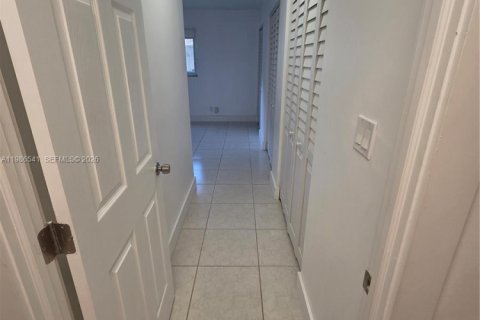 Condominio en venta en Hallandale Beach, Florida, 2 dormitorios, 101.45 m2 № 2048235 - foto 13