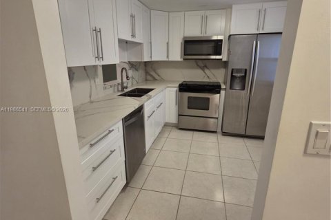 Condominio en venta en Hallandale Beach, Florida, 2 dormitorios, 101.45 m2 № 2048235 - foto 10