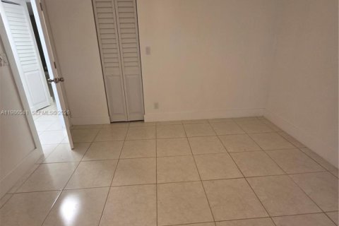 Condominio en venta en Hallandale Beach, Florida, 2 dormitorios, 101.45 m2 № 2048235 - foto 15