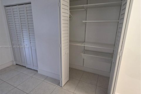 Condominio en venta en Hallandale Beach, Florida, 2 dormitorios, 101.45 m2 № 2048235 - foto 7