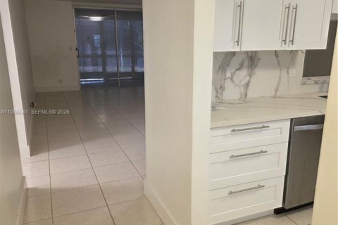 Condominio en venta en Hallandale Beach, Florida, 2 dormitorios, 101.45 m2 № 2048235 - foto 14