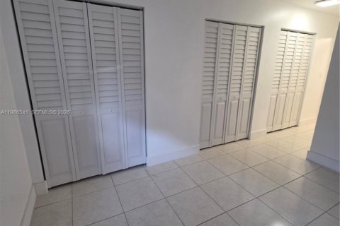 Condominio en venta en Hallandale Beach, Florida, 2 dormitorios, 101.45 m2 № 2048235 - foto 19