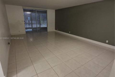 Condominio en venta en Hallandale Beach, Florida, 2 dormitorios, 101.45 m2 № 2048235 - foto 17