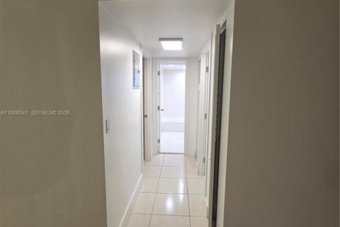 Condominio en venta en Hallandale Beach, Florida, 2 dormitorios, 101.45 m2 № 2048235 - foto 18