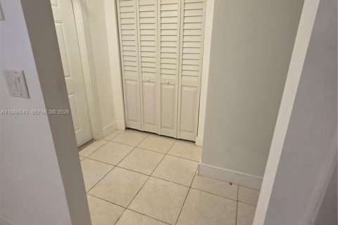 Condominio en venta en Hallandale Beach, Florida, 2 dormitorios, 101.45 m2 № 2048235 - foto 9