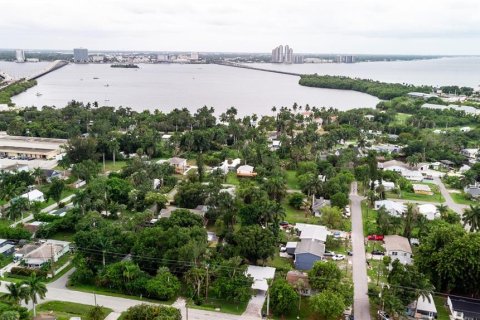 Купить виллу или дом в Норт-Форт-Майерс, Флорида 4 комнаты, 63.55м2, № 2231319 - фото 5