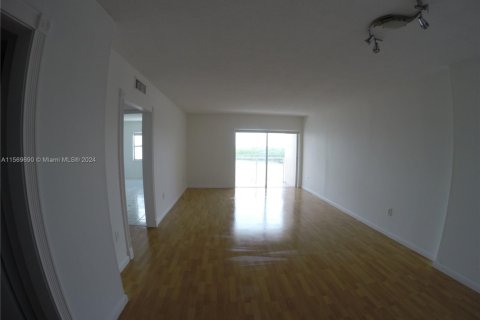 Condo in Sunny Isles Beach, Florida, 1 bedroom  № 1868200 - photo 1