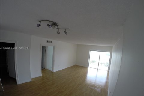 Condo in Sunny Isles Beach, Florida, 1 bedroom  № 1868200 - photo 3