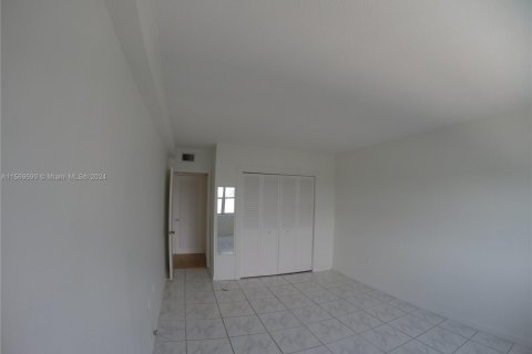 Condo in Sunny Isles Beach, Florida, 1 bedroom  № 1868200 - photo 6