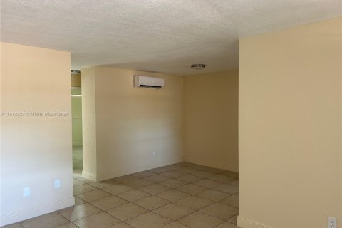 Casa en alquiler en Homestead, Florida, 2 dormitorios, 69.12 m2 № 1979780 - foto 4