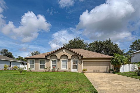 House in North Port, Florida 3 bedrooms, 193.98 sq.m. № 1793362 - photo 3