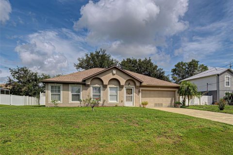 House in North Port, Florida 3 bedrooms, 193.98 sq.m. № 1793362 - photo 2