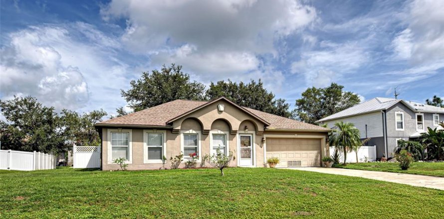 Casa en North Port, Florida 3 dormitorios, 193.98 m2 № 1793362