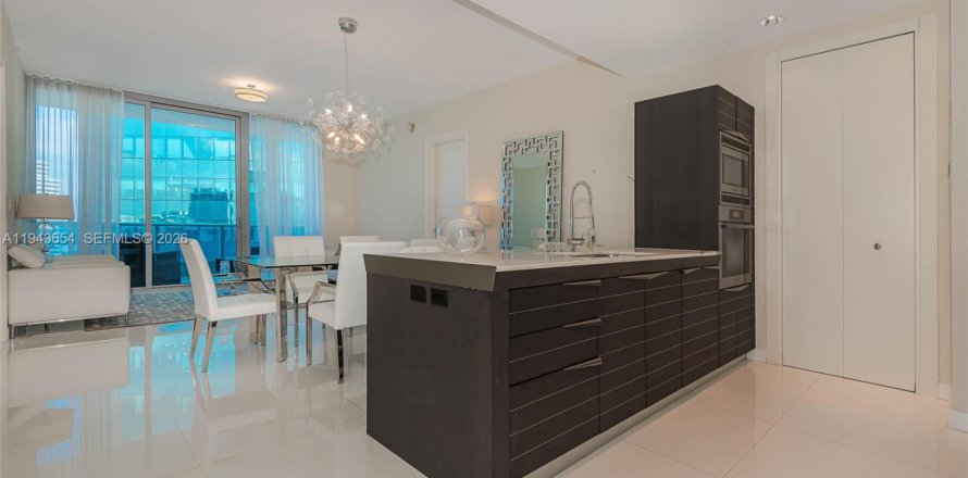 Кондоминиум с 2 спальнями в Майами, Флорида № 2000547