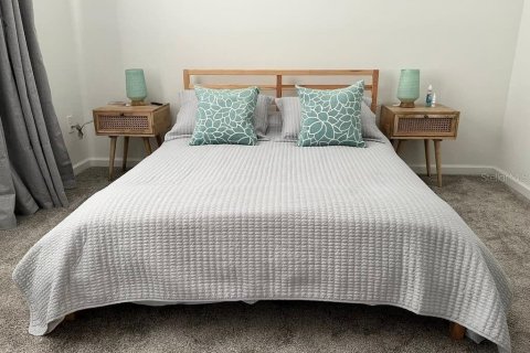 Condominio en alquiler en Davenport, Florida, 2 dormitorios, 128.95 m2 № 1915829 - foto 1