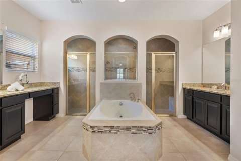House in Winter Garden, Florida 4 bedrooms, 359.62 sq.m. № 1718716 - photo 14