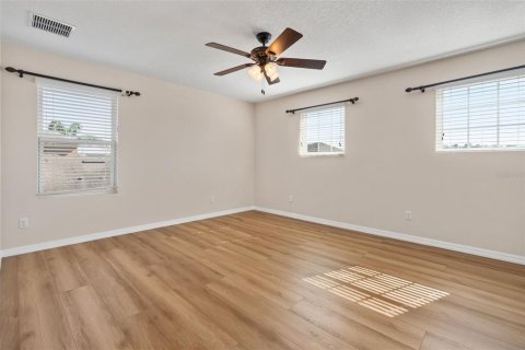 House in Winter Garden, Florida 4 bedrooms, 359.62 sq.m. № 1718716 - photo 19