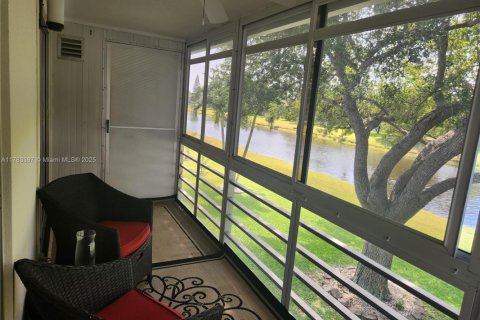 Condo in Deerfield Beach, Florida, 2 bedrooms  № 1862662 - photo 17