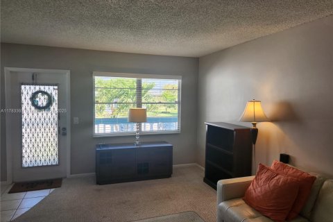 Condo in Deerfield Beach, Florida, 2 bedrooms  № 1862662 - photo 1