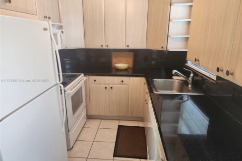 Condo in Deerfield Beach, Florida, 2 bedrooms  № 1862662 - photo 6